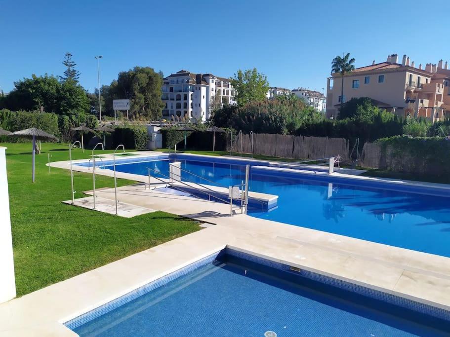 Apartamento Entero Con Solarium En Sabinillas, Con Piscina Y Al Lado Del Puerto De La Duquesa Manilva Dış mekan fotoğraf